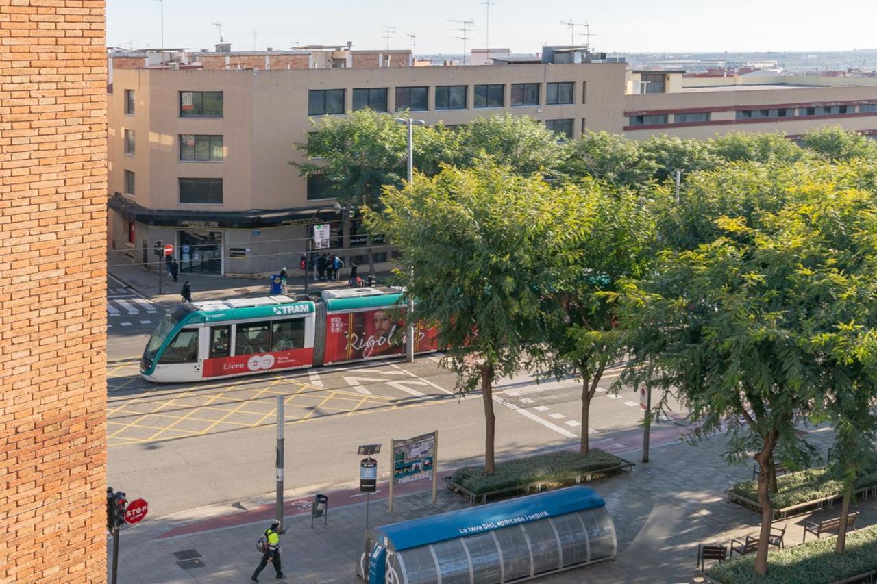 Cadillac Lujo Total Sin Pasar Por Un Hotel Cornellà de Llobregat Exterior photo